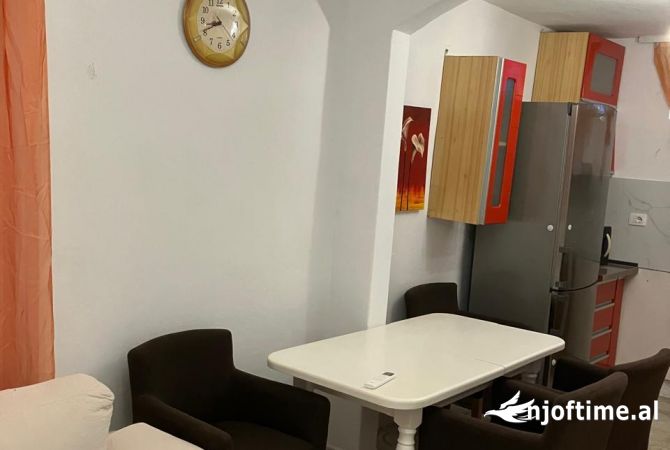 Shtepi me qera Apartament ne Tirane, 1+1, Mobilimi E mobiluar, Pagesa 40,000  Leke.
