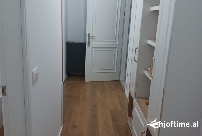 Shtepi me qera Shtepi Private ne Tirane, 1+1, Mobilimi E mobiluar, Pagesa 40,000  Leke.