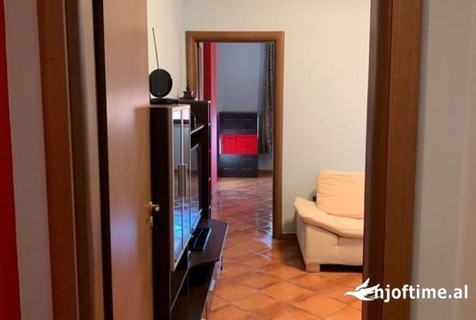 Shtepi me qera Apartament ne Tirane, 1+1, Mobilimi E mobiluar, Pagesa 500  Euro.