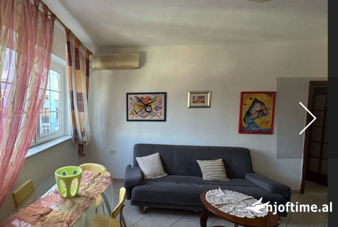 Shtepi me qera Apartament ne Tirane, 2+1, Mobilimi E mobiluar, Pagesa 500  Euro.