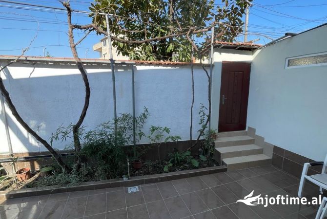 Shtepi me qera Shtepi Private ne Tirane, 2+1, Mobilimi E mobiluar, Pagesa 40,000  Leke.