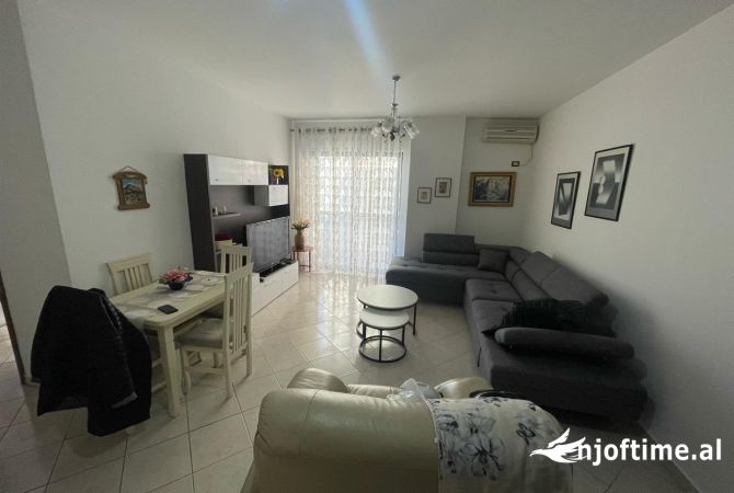 Shtepi me qera Apartament ne Tirane, 2+1, Mobilimi E mobiluar, Pagesa 55,000  Leke.