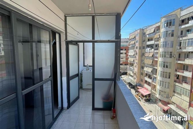Shtepi me qera Apartament ne Tirane, 2+1, Mobilimi E mobiluar, Pagesa 55,000  Leke.