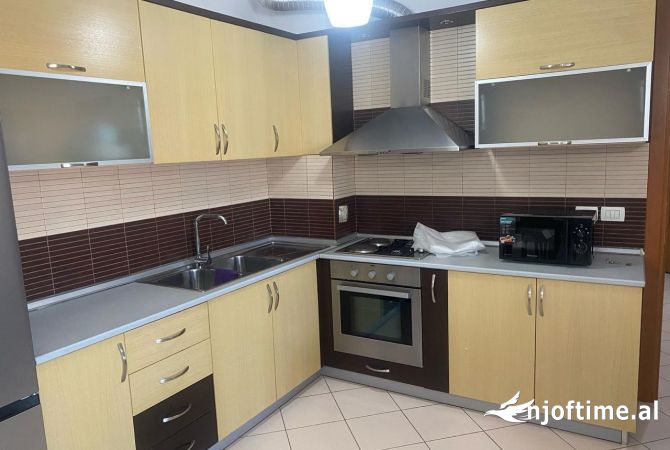 Shtepi me qera Apartament ne Tirane, 1+1, Mobilimi E mobiluar, Pagesa 500  Euro.