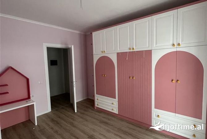 Shtepi ne shitje Apartament ne Tirane, 2+1, Mobilimi E mobiluar, Pagesa 130,000  Euro.