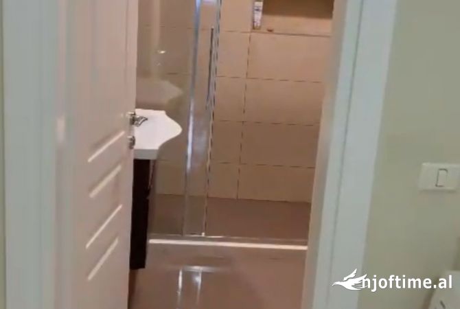 Shtepi me qera Apartament ne Tirane, 3+1, Mobilimi E mobiluar, Pagesa 800  Euro.