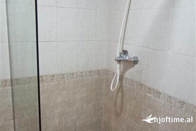 Shtepi me qera Apartament ne Tirane, 1+1, Mobilimi E mobiluar, Pagesa 500  Euro.