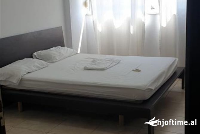 Shtepi me qera Apartament ne Tirane, 1+1, Mobilimi E mobiluar, Pagesa 500  Euro.