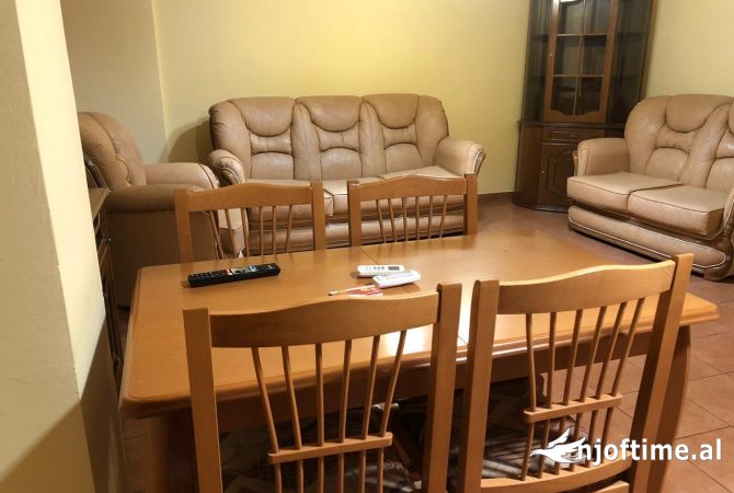 Shtepi me qera Apartament ne Tirane, 1+1, Mobilimi E mobiluar, Pagesa 550  Euro.