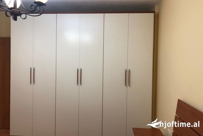 Shtepi me qera Apartament ne Tirane, 1+1, Mobilimi E mobiluar, Pagesa 550  Euro.