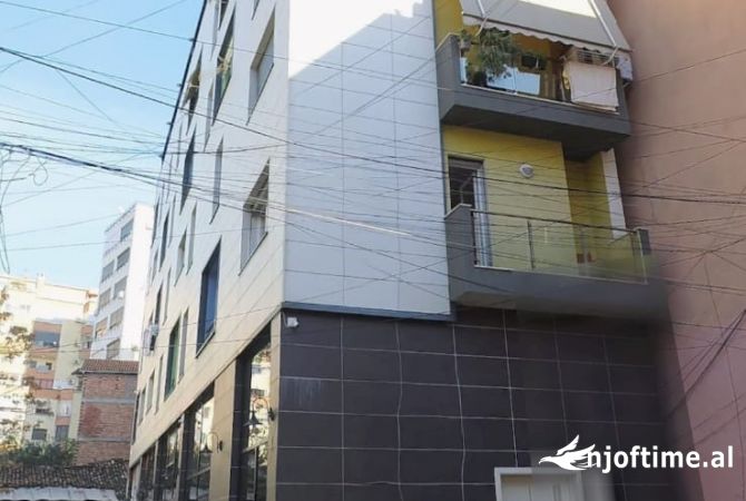 Ambient biznesi me qera 3+1 ne Tirane - 30,000 Leke