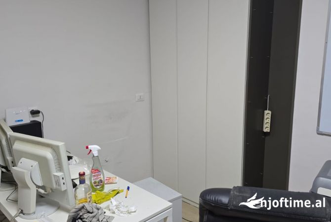 Ambient biznesi me qera 3+1 ne Tirane - 30,000 Leke