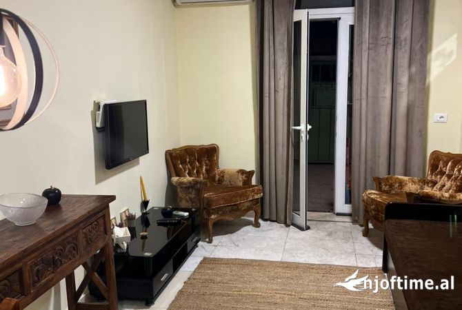 Shtepi me qera Shtepi Private ne Tirane, 1+1, Mobilimi E mobiluar, Pagesa 500  Euro.