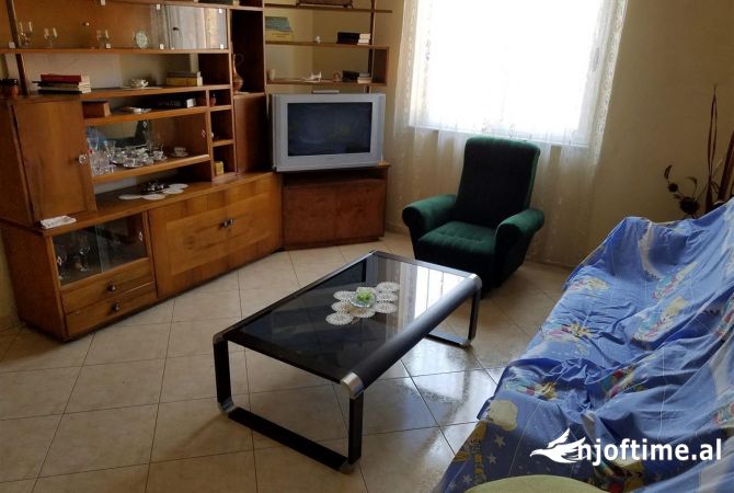 Shtepi me qera 2+1 ne Tirane - 40,000 Leke