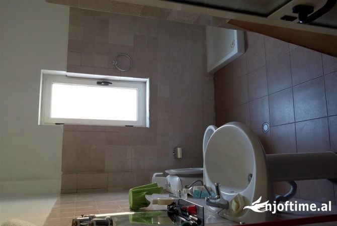 Shtepi me qera Apartament ne Tirane, 2+1, Mobilimi E mobiluar, Pagesa 40,000  Leke.