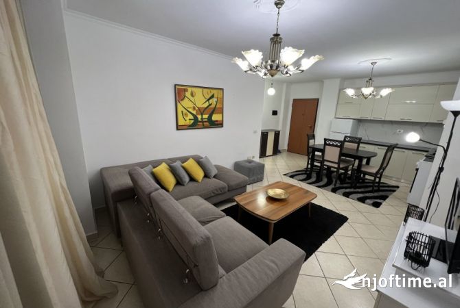 Shtepi me qera Apartament ne Tirane, 2+1, Mobilimi E mobiluar, Pagesa 680  Euro.