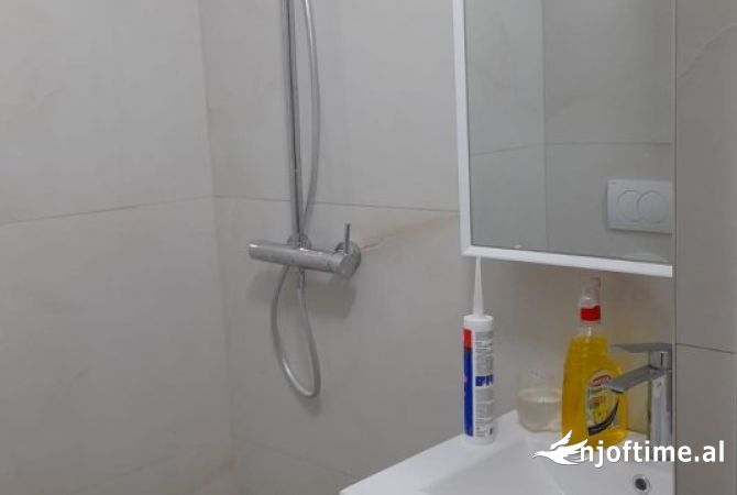 Shtepi me qera Apartament ne Tirane, 1+1, Mobilimi E mobiluar, Pagesa 530  Euro.