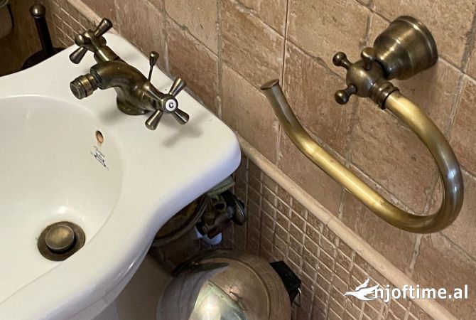 Shtepi me qera Apartament ne Tirane, 2+1, Mobilimi E mobiluar, Pagesa 50,000  Leke.