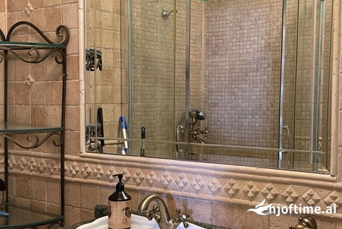 Shtepi me qera Apartament ne Tirane, 2+1, Mobilimi E mobiluar, Pagesa 50,000  Leke.