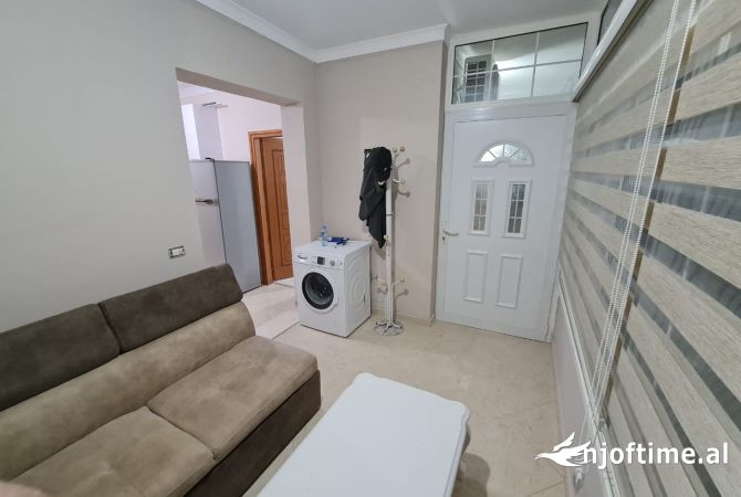 Shtepi me qera Apartament ne Tirane, 2+1, Mobilimi E mobiluar, Pagesa 40,000  Leke.