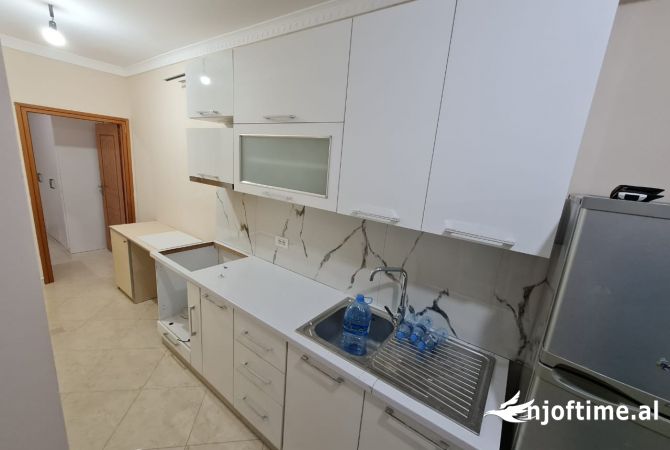 Shtepi me qera Apartament ne Tirane, 2+1, Mobilimi E mobiluar, Pagesa 40,000  Leke.