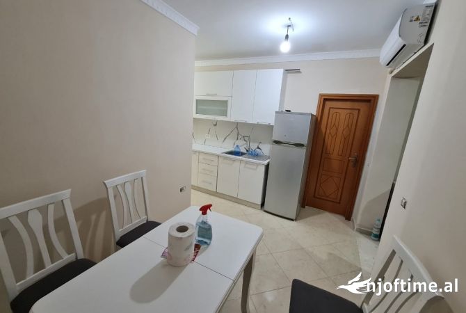 Shtepi me qera Apartament ne Tirane, 2+1, Mobilimi E mobiluar, Pagesa 40,000  Leke.