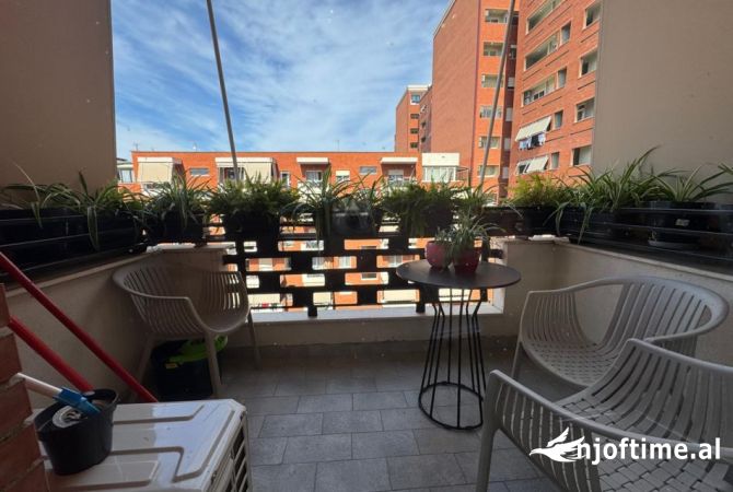 Jepet zyre e mobiluar me qera perballe Amerikan 3 , kompleksi Golden Park 