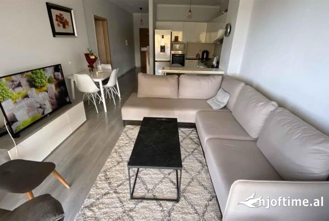 Shitet apartament 2+1+2 tek Kompleksi Panorama , hotel Prestige 