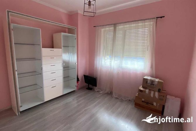 Shtepi ne shitje Apartament ne Tirane, 2+1, Mobilimi E mobiluar, Pagesa 280,000  Euro.