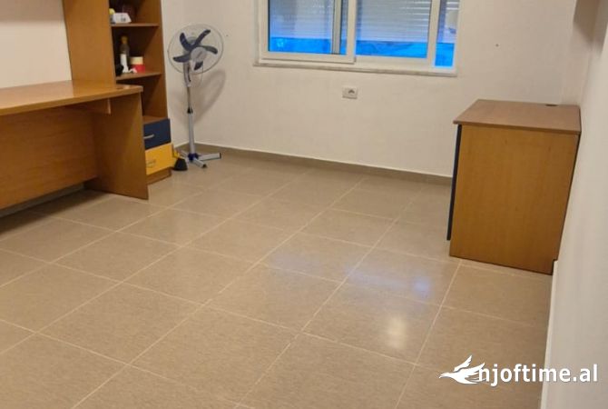 Shtepi me qera Apartament ne Tirane, 2+1, Mobilimi E mobiluar, Pagesa 450  Euro.