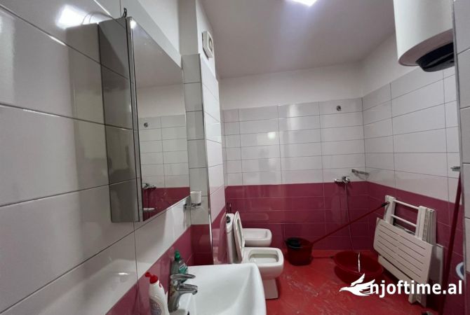 Shtepi me qera Apartament ne Tirane, 2+1, Mobilimi E mobiluar, Pagesa 45,000  Leke.