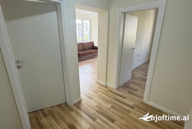 Shtepi ne shitje Apartament ne Tirane, 2+1, Mobilimi Bosh, pa mobiluar, Pagesa 154,000  Euro.