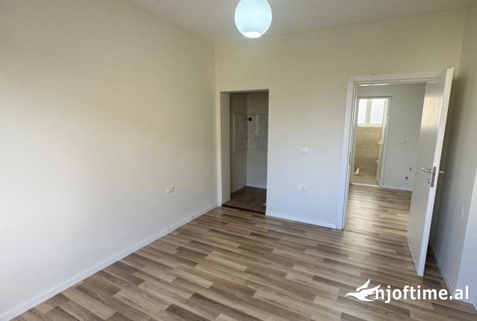 Shtepi ne shitje Apartament ne Tirane, 2+1, Mobilimi Bosh, pa mobiluar, Pagesa 154,000  Euro.