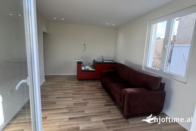 Shtepi ne shitje Apartament ne Tirane, 2+1, Mobilimi Bosh, pa mobiluar, Pagesa 154,000  Euro.