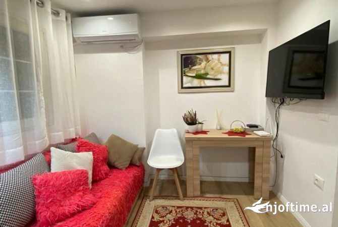 Shtepi me qera Apartament ne Tirane, 1+1, Mobilimi E mobiluar, Pagesa 500  Euro.