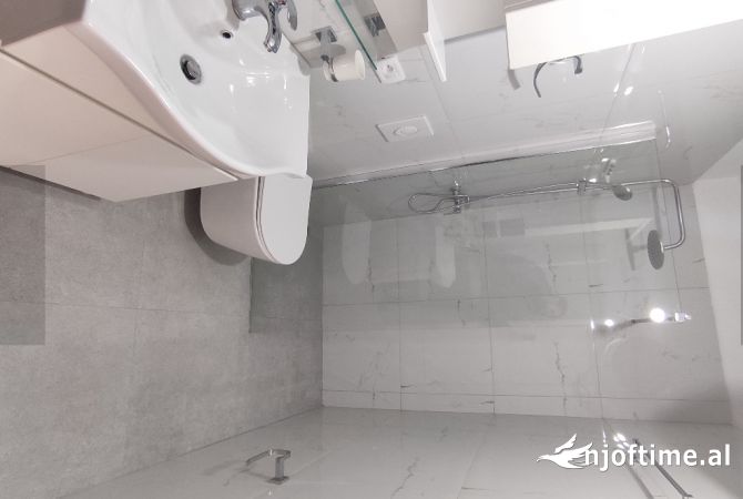 Shtepi ne shitje Apartament ne Tirane, 1+1, Mobilimi Bosh, pa mobiluar, Pagesa 85,000  Euro.