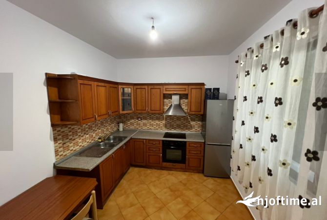Shtepi me qera Apartament ne Tirane, 2+1, Mobilimi E mobiluar, Pagesa 40,000  Leke.