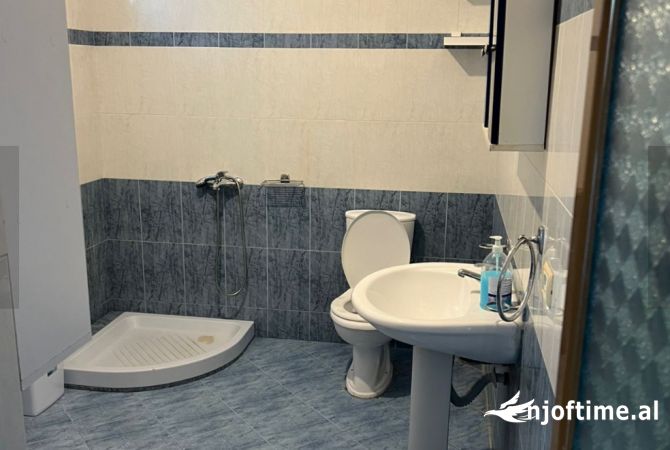 Shtepi me qera Apartament ne Tirane, 2+1, Mobilimi E mobiluar, Pagesa 40,000  Leke.