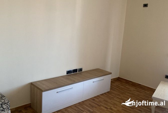 Shtepi me qera 1+1 ne Tirane - 30,000 Leke