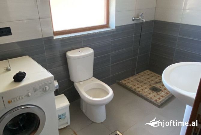 Shtepi me qera Apartament ne Tirane, 1+1, Mobilimi E mobiluar, Pagesa 30,000  Leke.