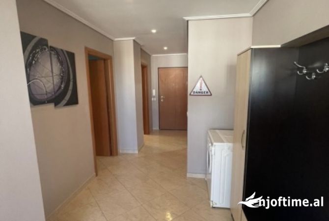 Shtepi ne shitje Apartament ne Tirane, 2+1, Mobilimi E mobiluar, Pagesa 200,000  Euro.
