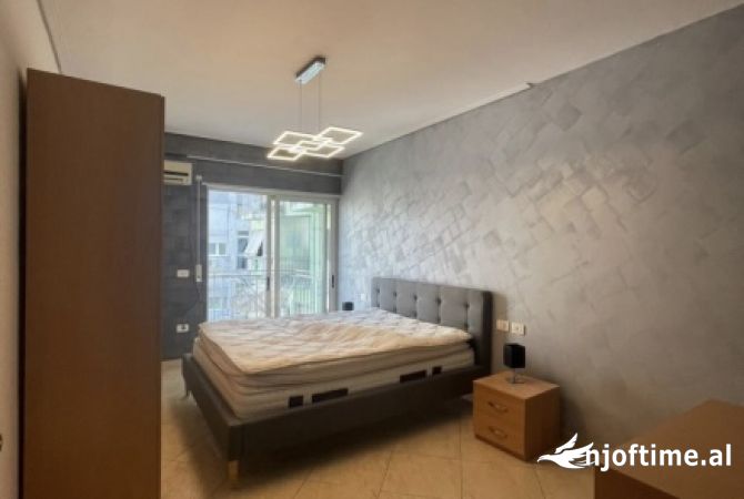 Shtepi ne shitje Apartament ne Tirane, 2+1, Mobilimi E mobiluar, Pagesa 200,000  Euro.