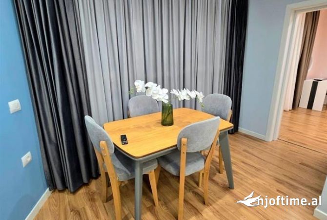 Shtepi me qera Apartament ne Tirane, 2+1, Mobilimi E mobiluar, Pagesa 700  Euro.