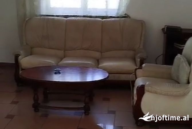 Shtepi me qera Shtepi Private ne Tirane, 3+1, Mobilimi Pjeserisht e mobiluar, Pagesa 40,000  Leke.