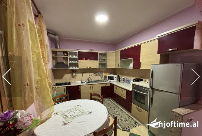 Shtepi ne shitje Shtepi Private ne Tirane, 4+1, Mobilimi E mobiluar, Pagesa 480,000  Euro.