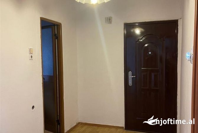 Shtepi ne shitje Apartament ne Tirane, 2+1, Mobilimi Bosh, pa mobiluar, Pagesa 89,000  Euro.
