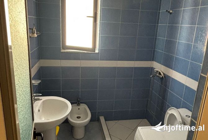 Shtepi me qera Apartament ne Tirane, 2+1, Mobilimi E mobiluar, Pagesa 37,000  Leke.