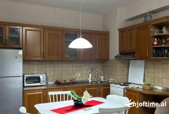 Shtepi me qera Apartament ne Tirane, 1+1, Mobilimi E mobiluar, Pagesa 45,000  Leke.