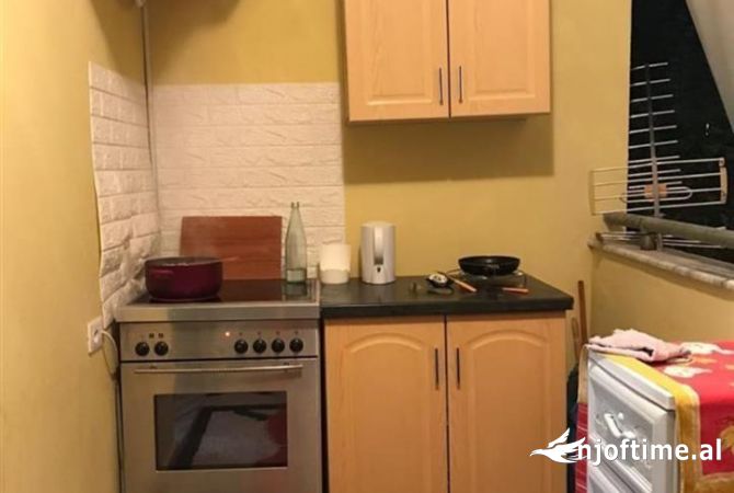 Shtepi ne shitje Apartament ne Tirane, 3+1, Mobilimi E mobiluar, Pagesa 250,000  Euro.