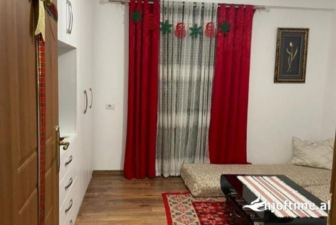 Shtepi ne shitje Apartament ne Tirane, 3+1, Mobilimi E mobiluar, Pagesa 250,000  Euro.